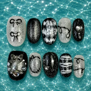 noir coquette aura nails